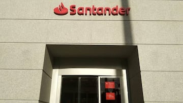 Una oficina de Banco Santander en Madrid.