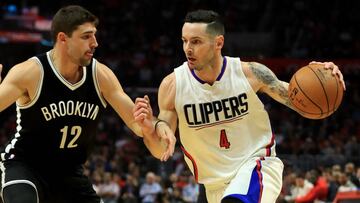 LOS ANGELES, CA - NOVEMBER 14: J.J. Redick #4 of the Los Angeles Clippers dribbles past Joe Harris #12 of the Brooklyn Nets during the first half of a game at Staples Center on November 14, 2016 in Los Angeles, California. Sean M. Haffey/Getty Images/AFP
== FOR NEWSPAPERS, INTERNET, TELCOS & TELEVISION USE ONLY ==