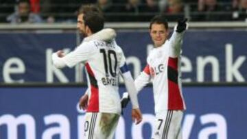 Chicharito celebra su anotación.