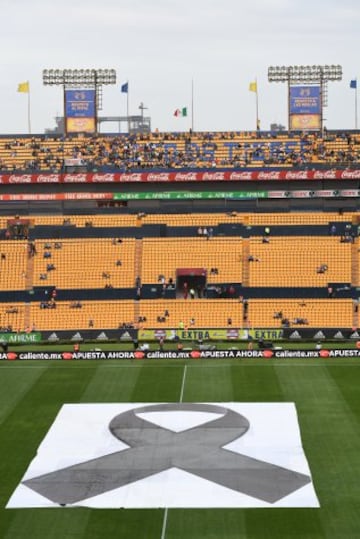 Tras el fallecimiento del ex técnico uruguayo y campeón en dos ocasiones con Tigres, los regiomontanos rindieron homenaje al ídolo.