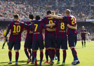 Los jugadores celebran el 1-0 de Luis Suárez.