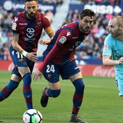 Iniesta: "Falt¨® tensi¨®n en el inicio de la segunda parte"