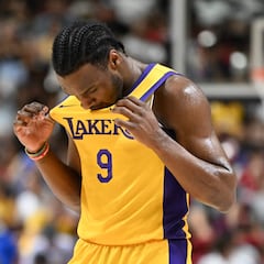 Dwyane Wade defends Bronny: “LeBron put a lot of pressure on his son”