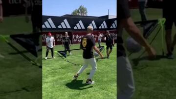 ¡Marcianeke fue al Monumental y enfrentó a la figura de Colo Colo!