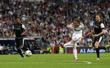 5-2. Modric hace el quinto gol con un tiro desde fuera del área.