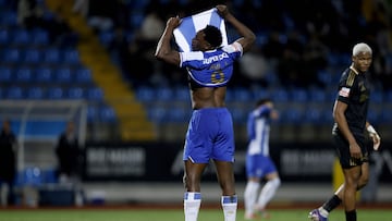 FC Porto's Spanish forward #09 Samuel Omorodion lifts up his shirt as he reacts during the Portuguese League football match between Casa Pia AC and FC Porto at Rio Maior's municipal stadium, on February 2, 2026. (Photo by FILIPE AMORIM / AFP)