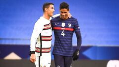 Cristiano, self-isolating, watches Portugal train from his balcony