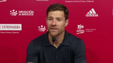 La misma elegancia que tenían sus pases largos: aplauso global a Xabi Alonso por esta respuesta