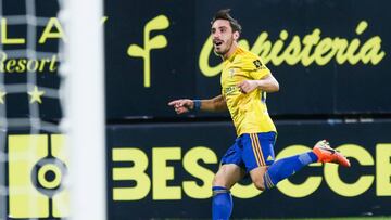 Iza, del Cádiz, hizo un doblete contra el Lugo.