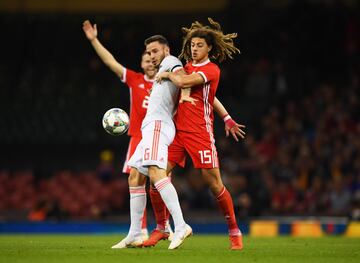 Saul Niguez y Ethan Ampadu.