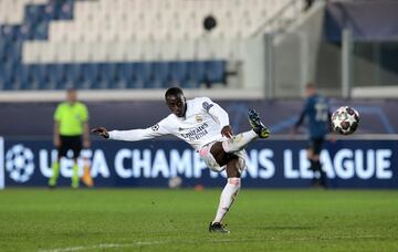 0-1. Ferland Mendy marcó el primer gol.