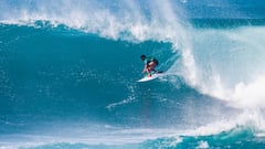 Una surfista de 15 años irrumpe en la élite del surf entre olas de 4 metros