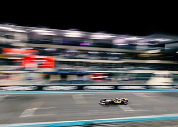 Lando Norris durante la carrera del Gran Premio de Abu Dhabi de Fórmula 1 disputada en el Circuito de Yas Marina.