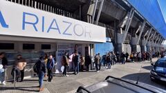 Largas colas en Riazor para adquirir las entradas para Oviedo.