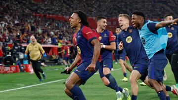 Soccer Football - Copa del Rey - Final - FC Barcelona v Real Madrid - Estadio de La Cartuja, Seville, Spain - April 27, 2025 FC Barcelona's Jules Kounde celebrates scoring their third goal with teammates REUTERS/Marcelo Del Pozo