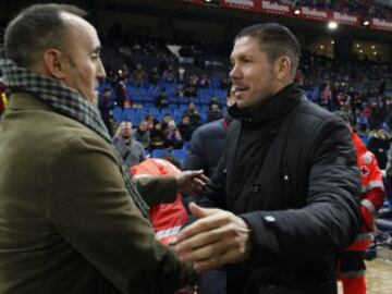 Saludo de entrenadores Simeone y Kiko Ramírez