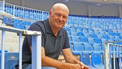 Pepe Mel, posando para AS en la grada de La Rosaleda durante su etapa al frente del Málaga.