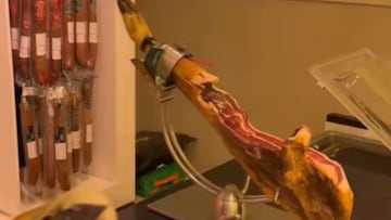 Un británico alucina por cómo se venden los jamones en España y las redes explotan contra él: “Solo comida honesta”
