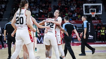 Las jugadoras del Casademont Zaragoza celebra su pase a los cuartos de la Euroliga.