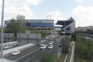 The Vicente Calderón from the Puente de San Isidro, with the M30 and Manzanares River. February 2019.