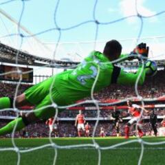 Arsenal 3 - Liverpool 4: the best images on the opening weekend