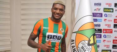 El fenómeno turco también toca a la legión chilena del fútbol