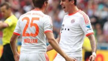 Mandukic (derecha) celebra con Müller su gol.