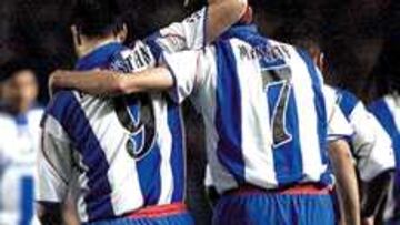 BUENA SOCIEDAD. Tristán y Makaay despejaron dudas sobre si pueden jugar juntos y certificaron con un gol cada uno su gran calidad.