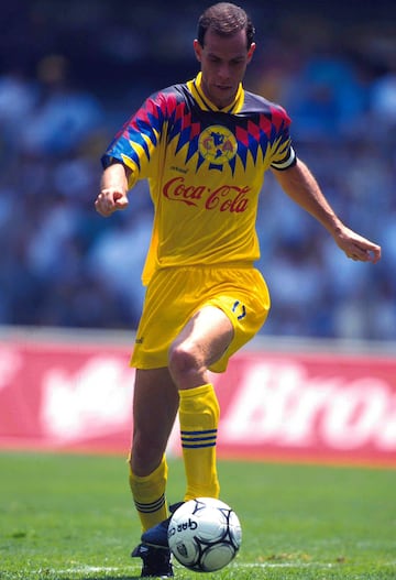 Luis Roberto Alves del America, durante juego de liguilla del torneo mexicano 1994/95. America gano 4-2.