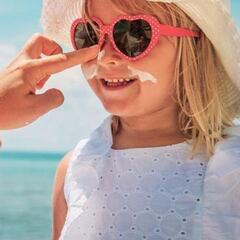 Sanidad retira 14 cremas solares por un error en el factor de protección: revisa si las tienes