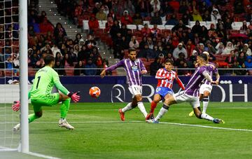 Giuliano Simeone, tras una gran jugada individual, chut¨® a porter¨ªa y remont¨® el partido.