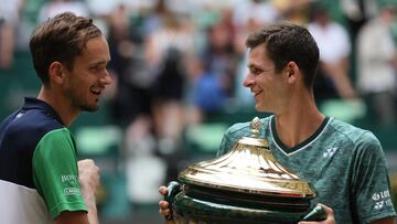 Tennis - ATP 500 - Halle Open - Gerry Weber Stadion, Halle, Germany - June 19, 2022 Poland's Hubert Hurkacz celebrates with the trophy after winning his final match against Russia's Daniil Medvedev REUTERS/Wolfgang Rattay