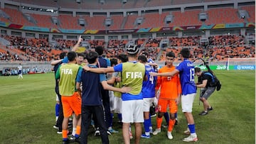 Uzbekistán celebra la victoria ante Inglaterra.