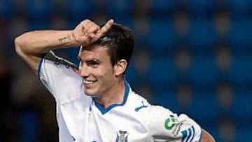 <b>NOCHE REDONDA. </b>Alfaro celebra uno de sus goles al Córdoba con evidente alegría.