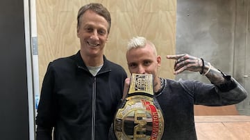 Darby Allin y Tony Hawk