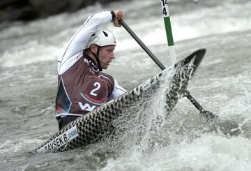 A sus 34 años, BenjaminSavsek logró en Tokio la medalla de oro en la prueba de C1 individual, el primer metal olímpico de su carrera. El piragüista esloveno es uno de los más galardonados de la última década en categoría eslalom, en la que ha conseguido hasta seis medallas de oro en Campeonatos Europeos y otros 7 metales de distintos colores en Campeonatos Mundiales. En total, acumula más de 18 medallas desde 2012.