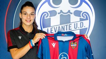 Gio Queiroz con el Levante.