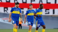 Soccer Football - Primera Division - River Plate v Boca Juniors - Estadio Monumental, Buenos Aires, Argentina - October 3, 2021  Boca Juniors&#039; Nicolas Orsini with teammates REUTERS/Gustavo Ortiz