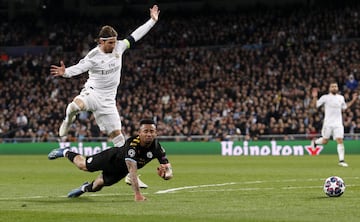 Sergio Ramos fue expulsado por una falta al borde del área.