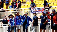 Futbol, Deportes Melipilla vs Universidad de Chile.
Fecha 27, campeonato Nacional 2021.
Hinchas de Universidad de Chile son fotografiados durante el partido de primera division contra Deportes Melipilla disputado en el estadio Lucio Farina Fernandez de Quillota, Chile.
24/10/2021
Andres Pina/Photosport

Football, Deportes Melipilla vs Universidad de Chile.
28th date, 2021 National Championship.
Universidad de Chile's fans are pictured during the first division match against Deportes Melipilla held at the Lucio Farina Fernandez stadium in Quillota, Chile.
24/10/2021
Andres Pina/Photosport