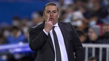 Jos&eacute; Ram&oacute;n Sandoval, entrenador del Fuenlabrada, durante el partido contra el Legan&eacute;s.