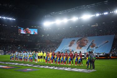 El Celta rinde tributo a Iago Aspas en el encuentro contra el Niza de la Europa League. Un espectáculo de drónes celebra su record histórico de 534 partidos con el club celeste.