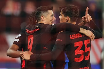 Barcelona's Polish forward #09 Robert Lewandowski (C) celebrates with teammates after scoring a goal during the UEFA Champions League, League phase - Matchday 4 football match between Crvena Zvezda Beograd and FC Barcelona, at the Rajko-Mitic Stadium, in Belgrade, on November 6, 2024. (Photo by Pedja Milosavljevic / AFP)