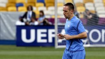 Ribery se lesionó en la vuelta al trabajo de Francia.