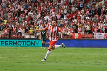 Jéremy Arévalo revienta al Almería para poner líder al Racing