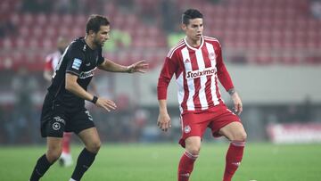 James Rodríguez durante un partido con Olympiacos por Copa de Grecia.