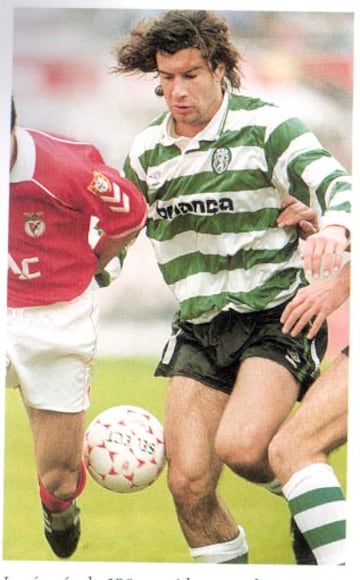 Luis Figo en un partido del Sporting de Portugal contra el Benfica, el derbi de Lisboa.