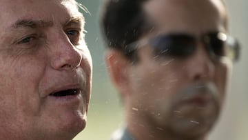 Detalle de las partículas de saliva del Presidente de Brasil, Jair Bolsonaro.