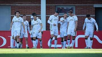 El Ceuta festeja su gon en Miranda.