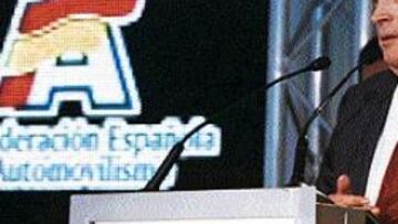 <b>SE VA</B>. Carlos Gracia abandona la presidencia de la RFEA.